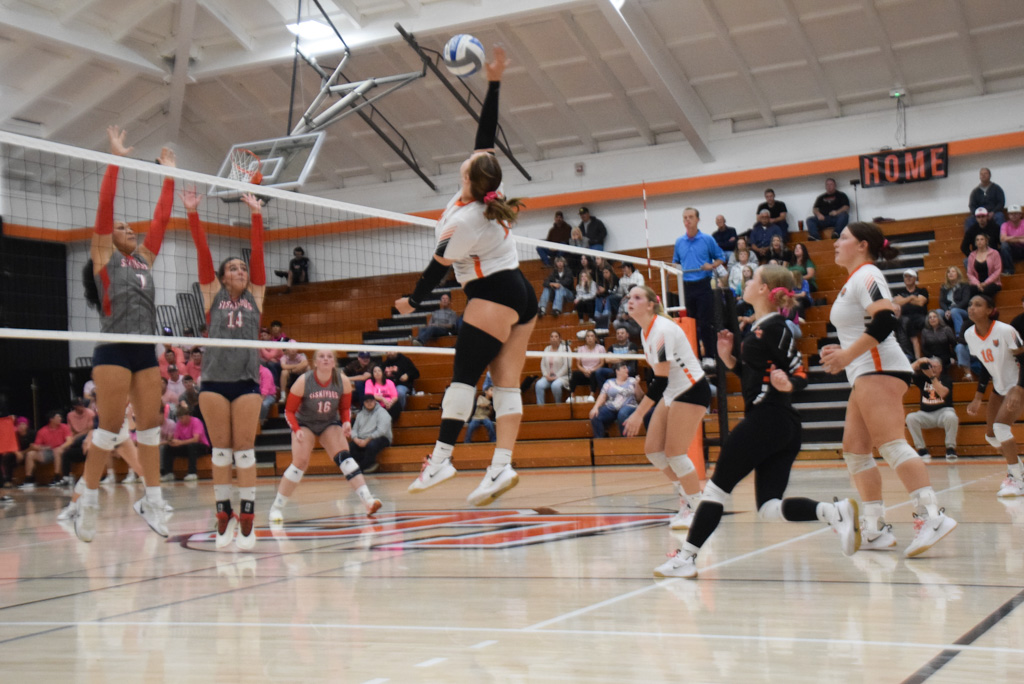 Cougars Sweep Siskiyous in Home Victory